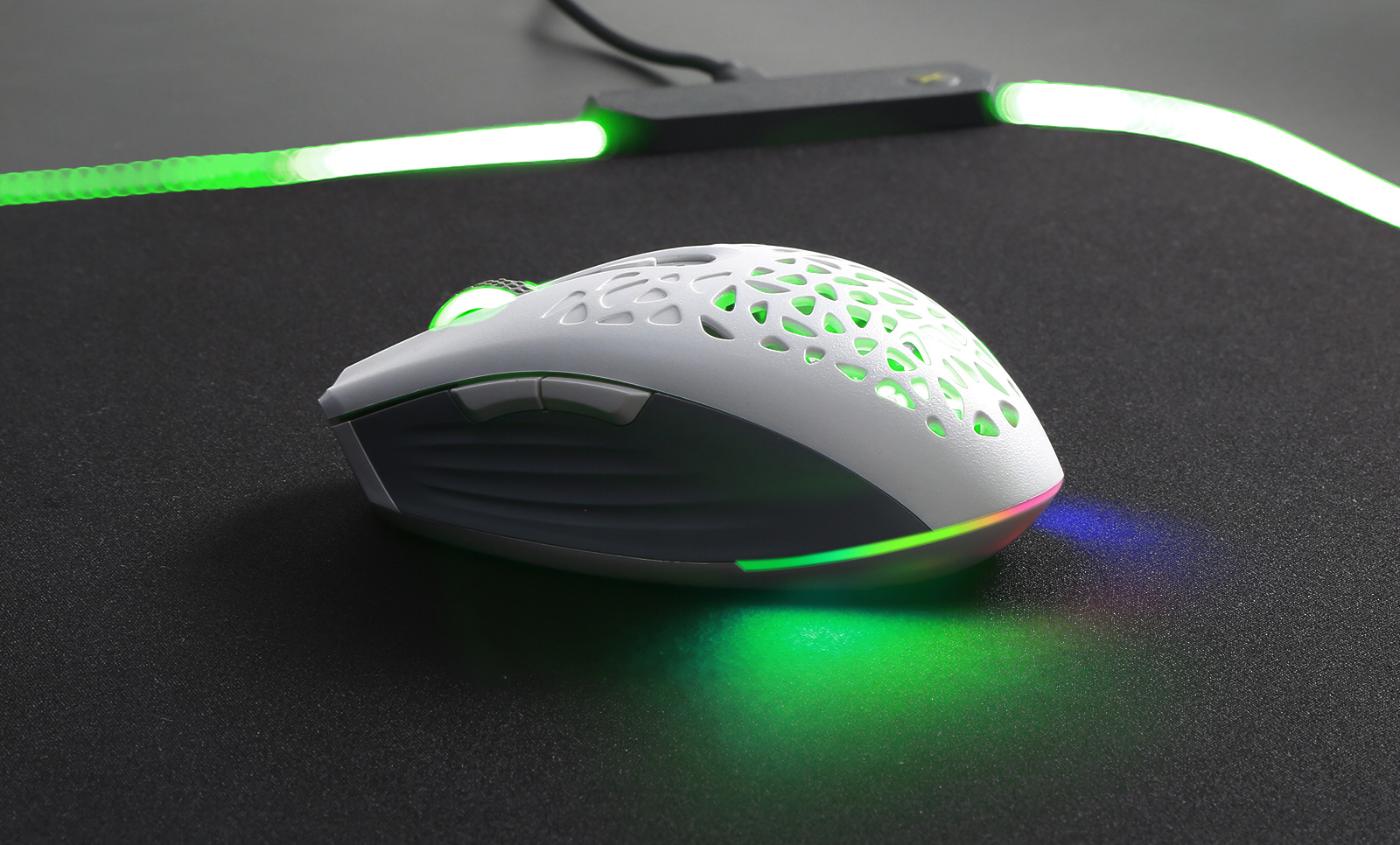 m820 gaming mouse .jpg